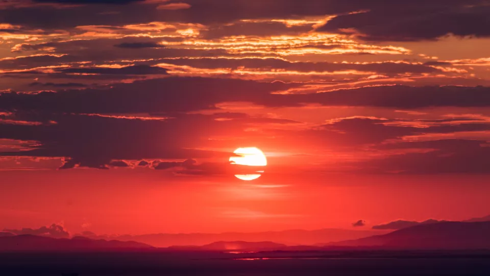 Photo of a red sky and a setting sun