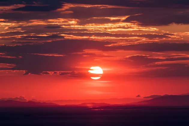 Photo of a red sky and a setting sun