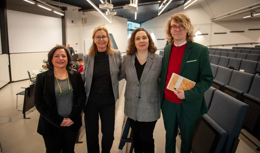 Portrait, Joel, opponent and supervisors